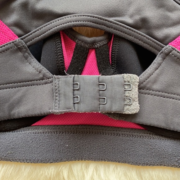 Victoria’s Secret underwire sports bra. - Picture 4 of 6